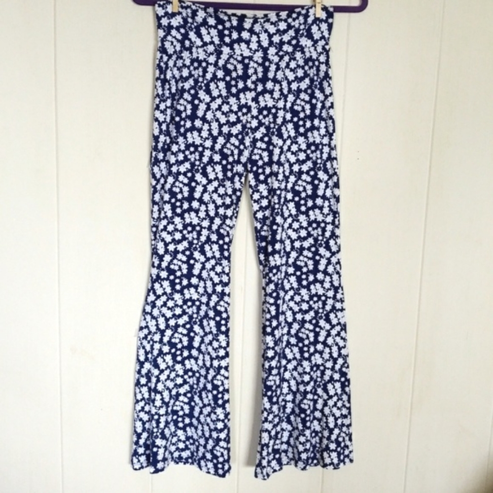 ✨️HP✨️ Fighting🤼 Eel Pant Reed in Daisy🌼 Print